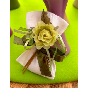 Sacchettino per confetti con fiore e nastro